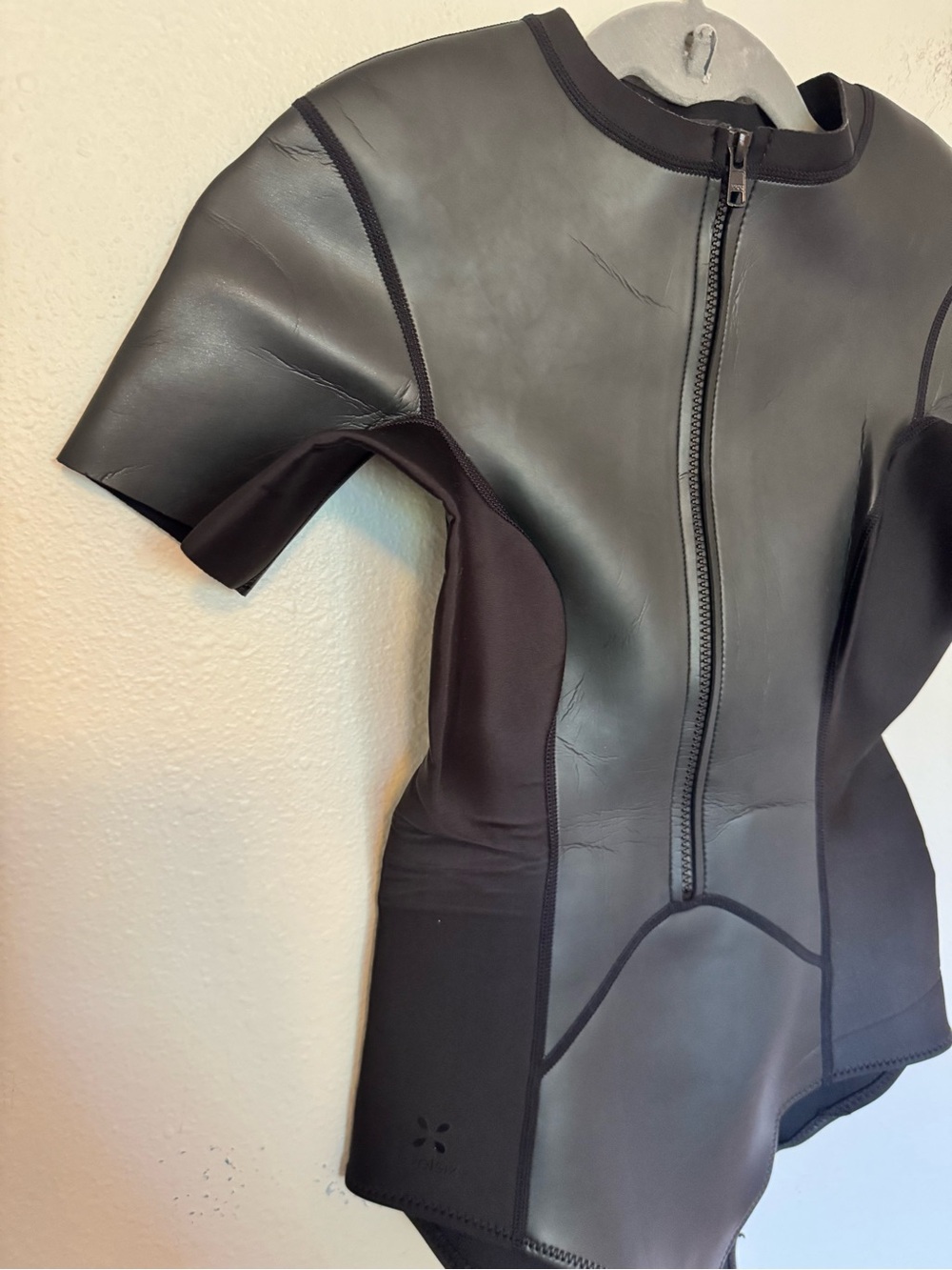 Level Six Sally Womens Neoprene One Piece Swimsuit Black Short Sleeve 1.2MM EUC - Picture 8 of 9
